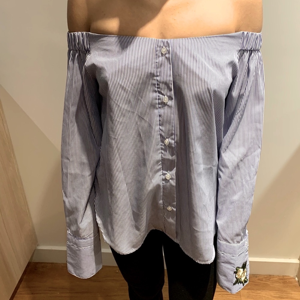 Off shoulder pinstripe top with embroidered sleeve Size Small